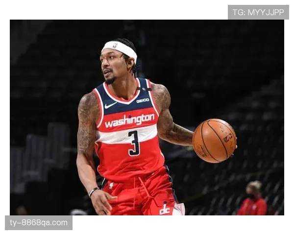 比尔无球跑动效率提升，拉开空间能力改变奇才进攻结构